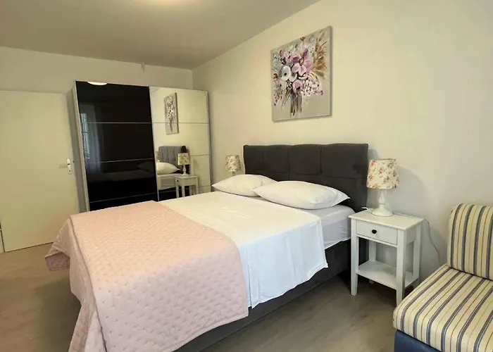 In - Sibenik Riviera 35574 * פרימוסטן